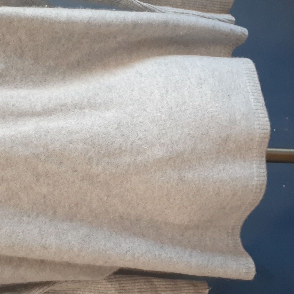 Casmear  sweater size…L - Picture 8 of 15